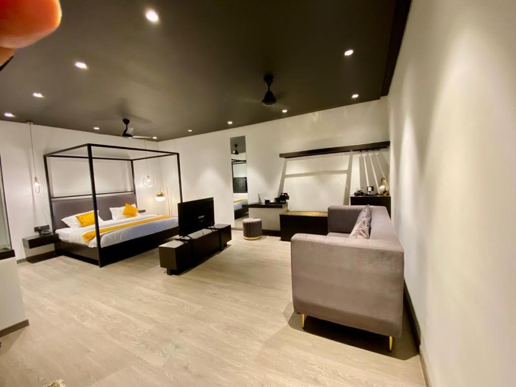 Madhav'S Lap Of Luxury Hotel Murádábád Kültér fotó